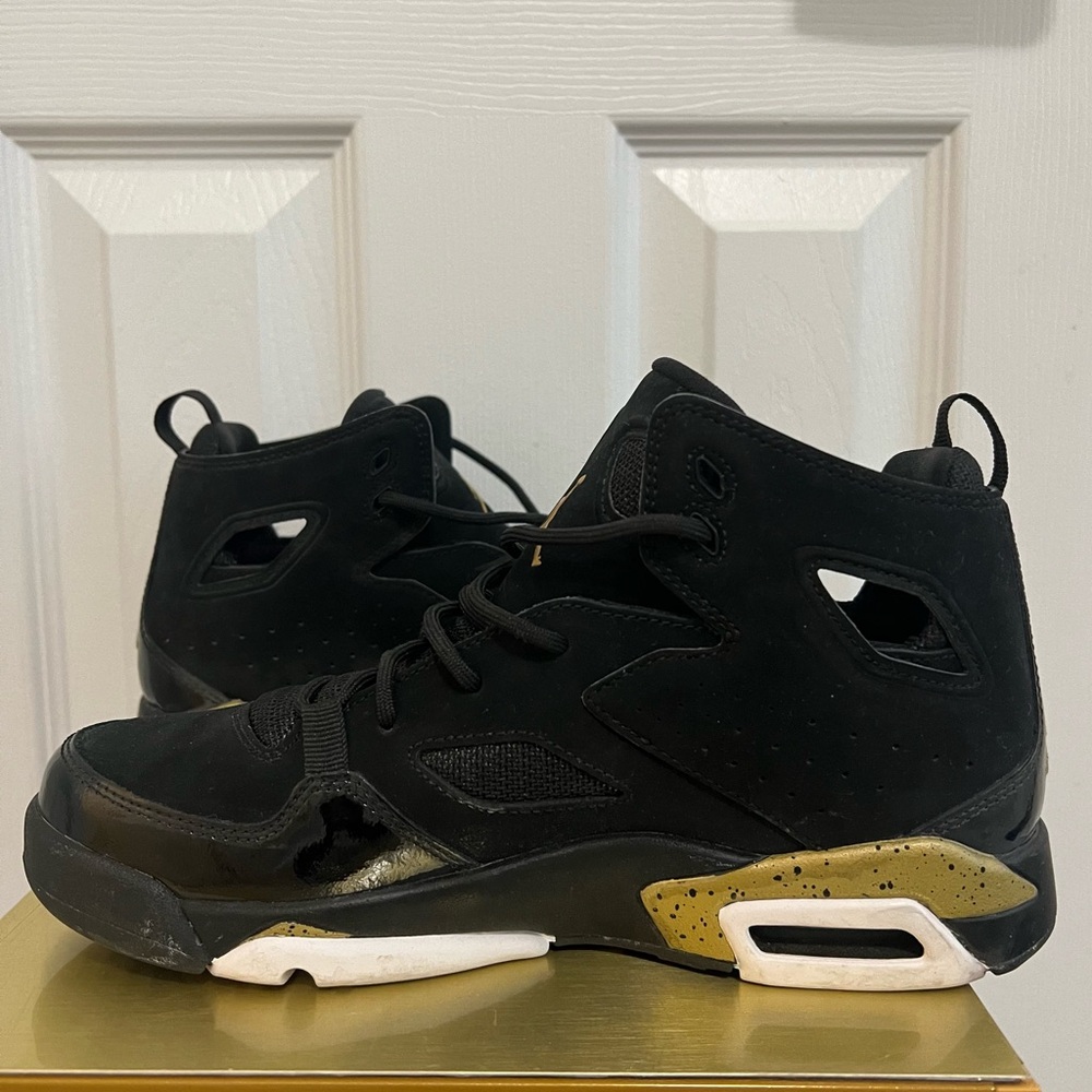 Jordan Flight Club ‘91 in Black/Gold; Size 6Y
